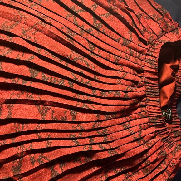 I bought this a while back but it doesn’t fit me and I have never worn it - Picture 3 of 7